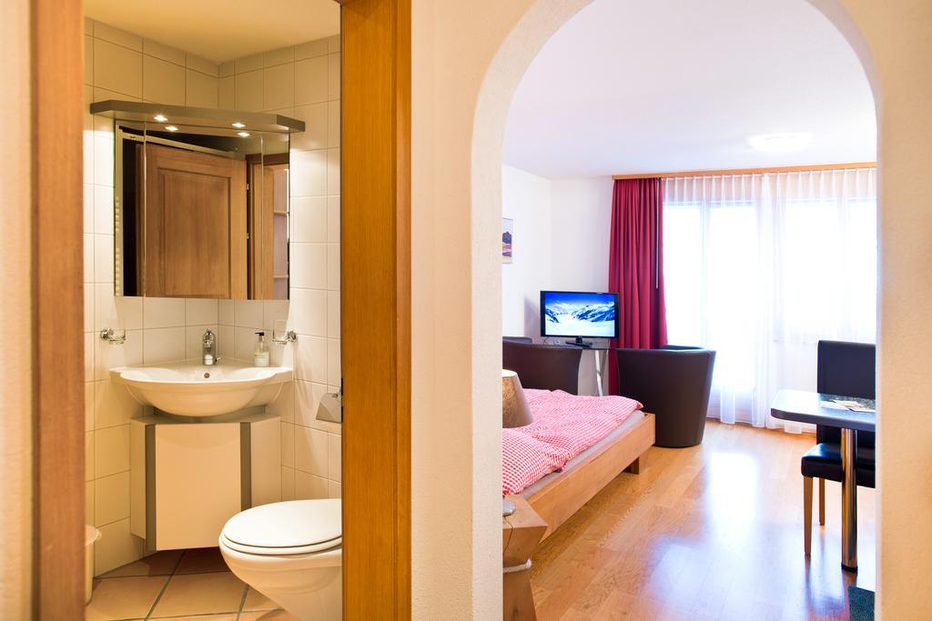 Mom - Alpine Boutique Apartments, Chalet Fagus, Terrace Studio Гриндельвальд Номер фото